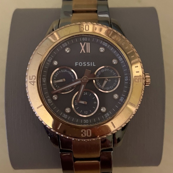 Gorgeous Brown and Rose Gold Fossil watch. - Picture 1 of 3
